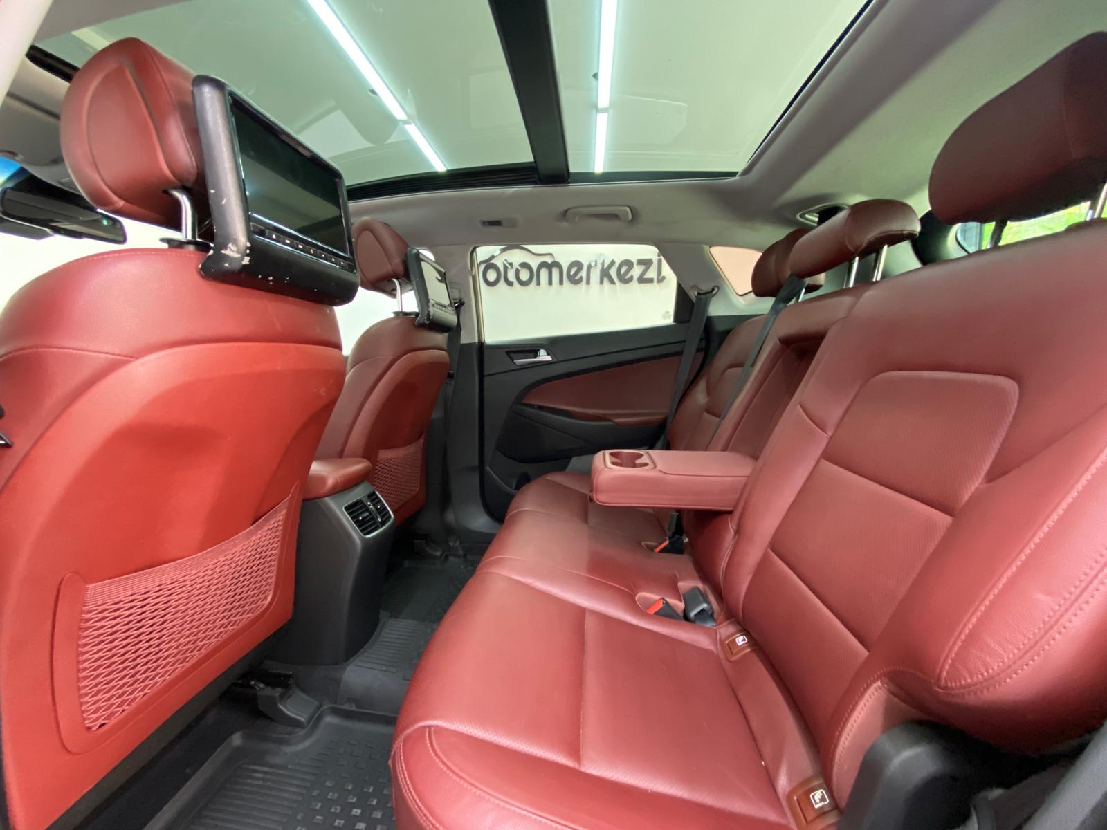 HYUNDAI TUCSON 27